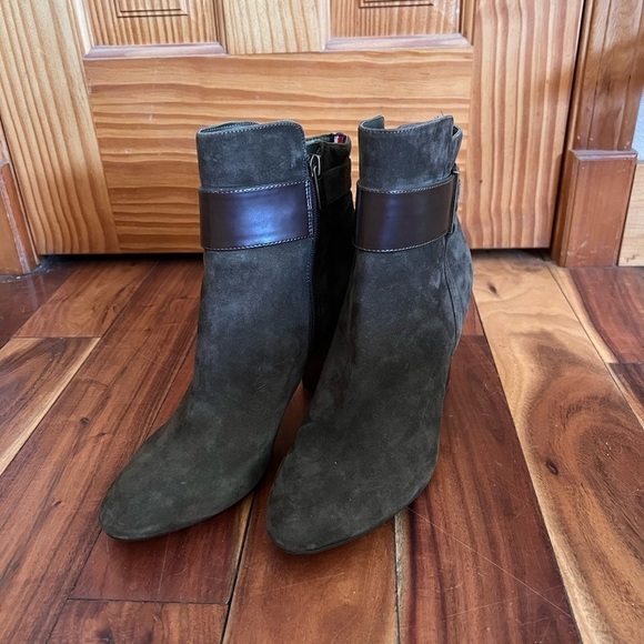 Tommy Hilfiger 10 Durham Olive Green Suede Ankle Boots Fall Winter - Picture 4 of 12